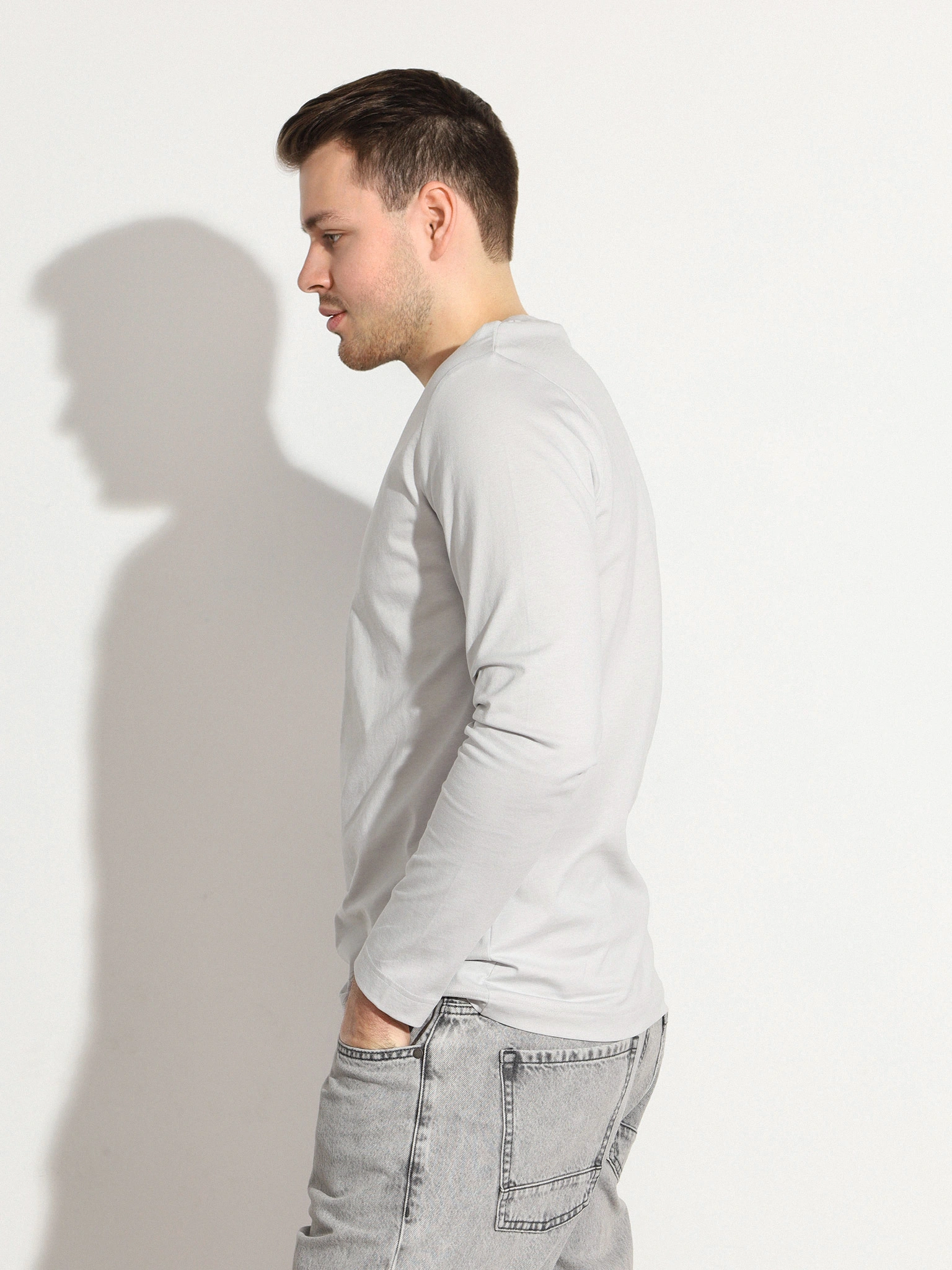 Футболка светло-серого цвета из хлопка